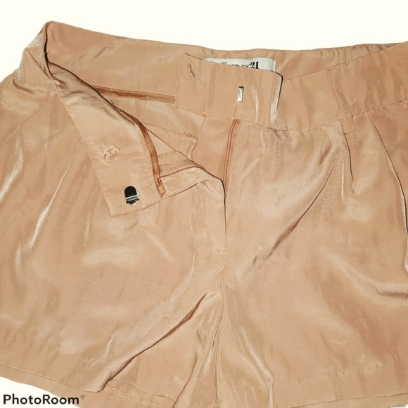 Forever 21 Light Weight Pleated Dress Shorts with Pockets 411 - Picture 4 of 5